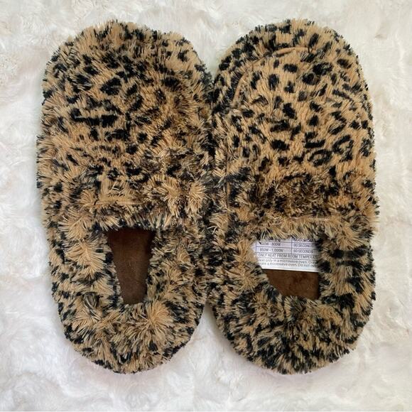 Warmies Fuzzy Microwaveable Slippers One Size Tawny Leopard Print Warm Cozy - Picture 3 of 8